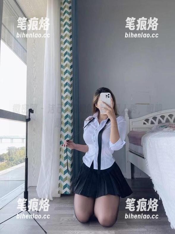 微密圈 - 洁己u和她的泳装双人秀，明明是在秀身体的线条
