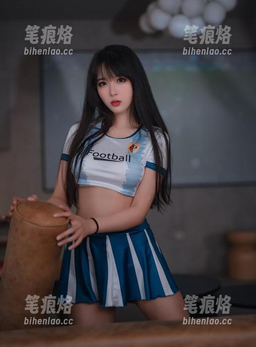 快来查看！海克斯科技小蛋糕又带来了苗疆少女的最新图片更新，直击内心。