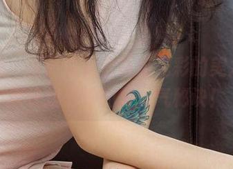 爱尤物：原图中有个超级光彩的美人，大家快找出她的接地气秘诀！
