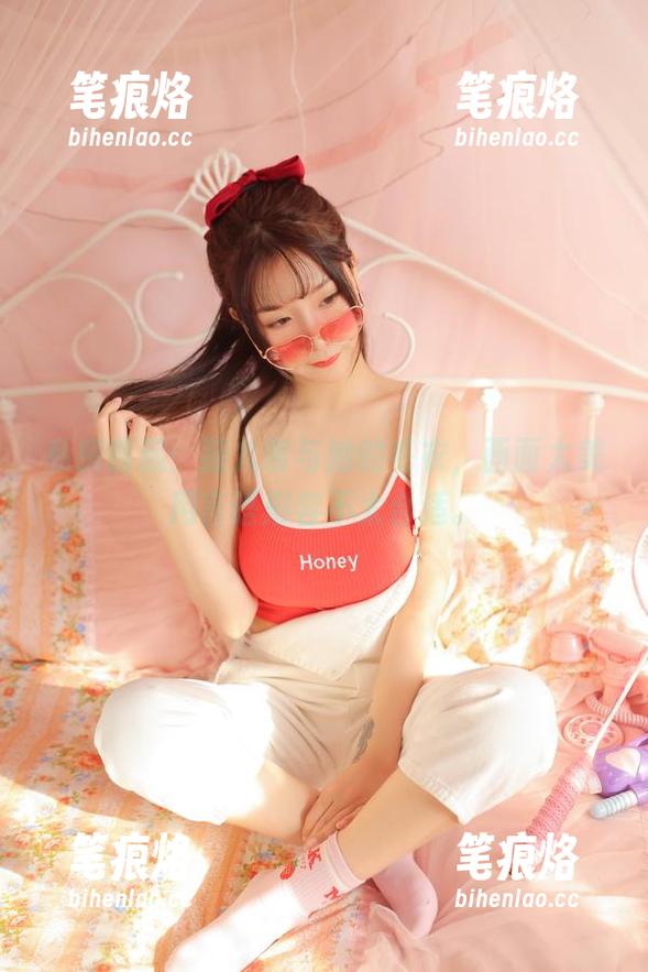 私房暗藏：猫九酱与她的毛衣，画面太美用言语形容不太合适。