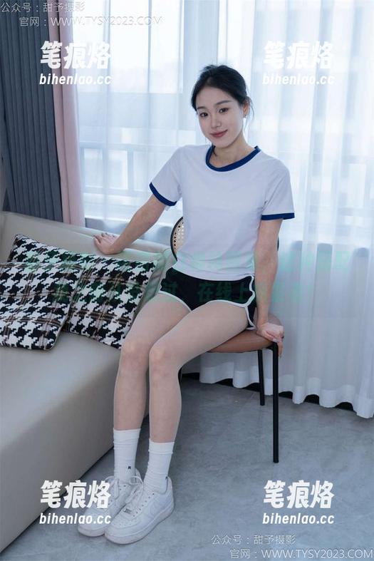 甜予摄影 - 诺诺的白棉袜图集，这种搭配我之前从没想过，在线上抓紧看！