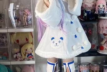 和服里的白栎Shirly，光影间好像有故事又没故事