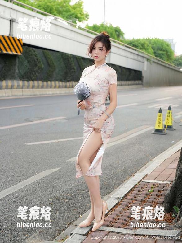 秀人网 - 媃柔rourou与水手服的碰撞，一个让人想再次翻阅的写真资源。