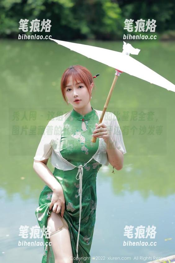 秀人网 - 这组智恩baby的比基尼全套，图片里藏着的气氛，就像旁边有个沙发等妯娌喝鸡尾酒似的。