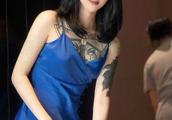 秀人网 – 糯米NM的条纹职场制服ol—套图里的呆萌与严肃碰撞