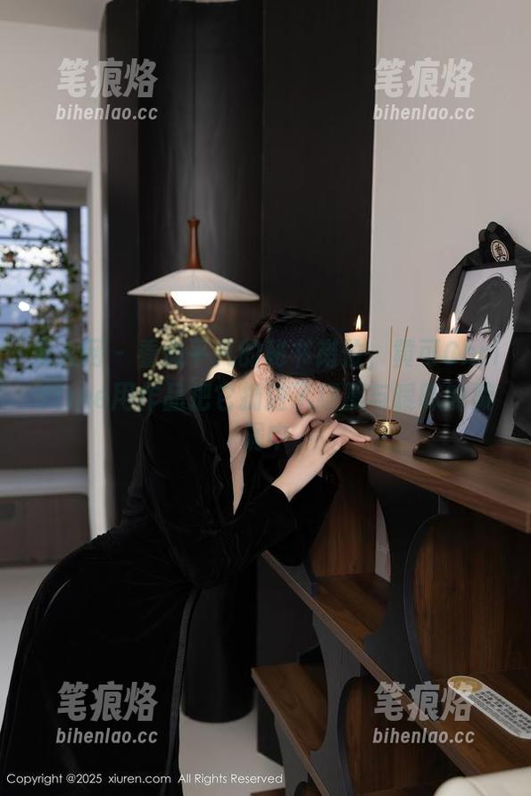 秀人网-黄可Christine 秀人网 - 看似平凡的秘书岗位,黄可Christine用作品把它扔进了细腻与暧昧的漩涡中