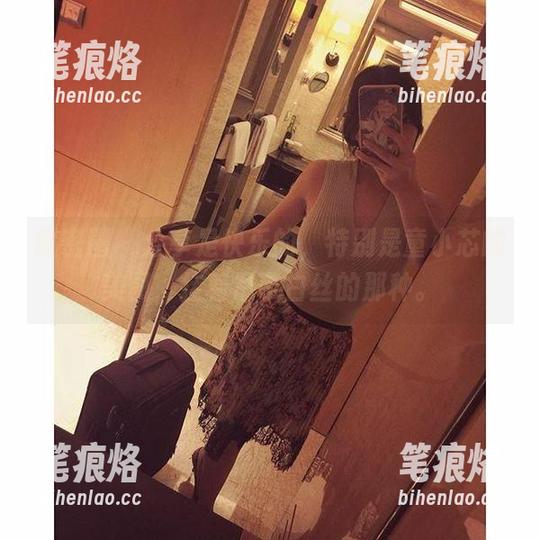 微密圈 - 分享是快乐的，特别是童小芯的美图，挂着吊带白丝的那种。