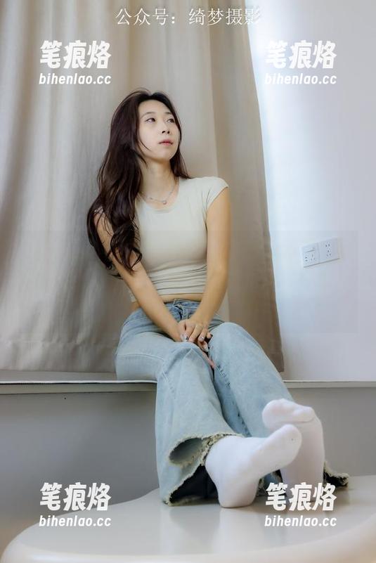 绮梦摄影 - 阿琳的海边合集，一秒跟风浪斗智斗勇，结果全程妆都被海风“打散”了