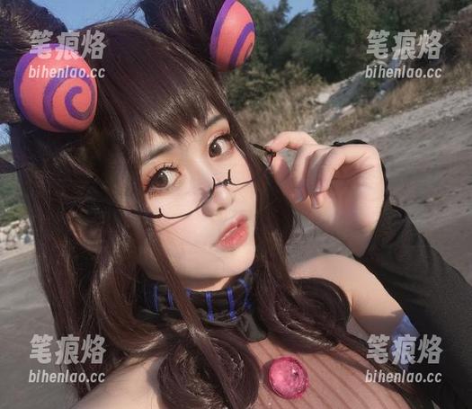 芊川一笑MNK最新黑色特辑：不怕黑，就怕不笑！