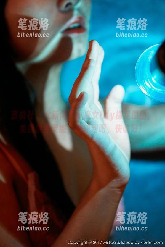 蜜桃社 - 大新闻！小魔女lily裸足原图，免费供养灵感，没想到吧，快收好！