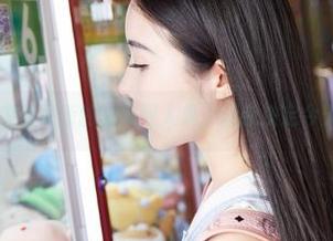 蜜桃社 – 突然更新的结衣双人集，让我决定今天吃披萨。