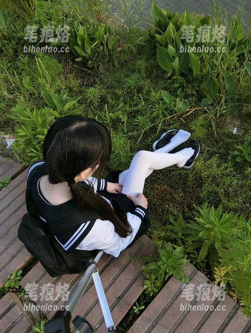 西尔酱牛仔裤的合集，喔，转身那一刻，能不迷吗？图片中的每个角度都让人想多看几遍。