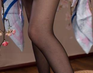 私房风格下的黑丝校服，西尔酱做到了，图片让我不忍心转移视线。