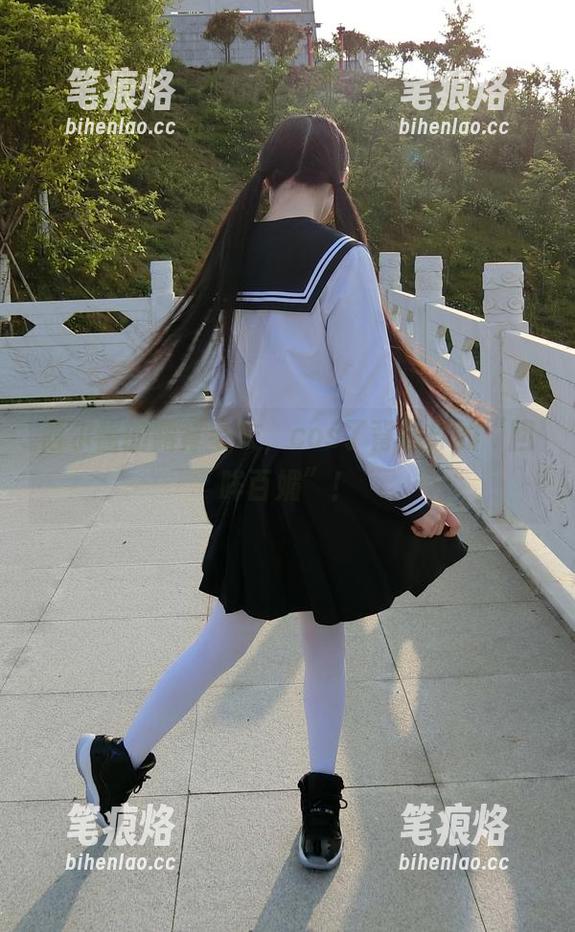 西尔酱的露背毛衣，cos了背影界的“回眸百媚”！