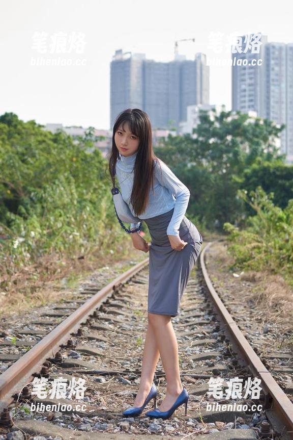 西瓜少女的浴缸嬉戏：这套写真让人好想捏一把！
