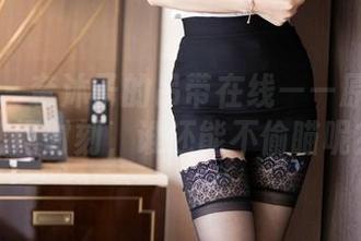 语画界 – 奈沐子的吊带在线——原图里的悠闲时刻，谁还能不偷瞄呢？