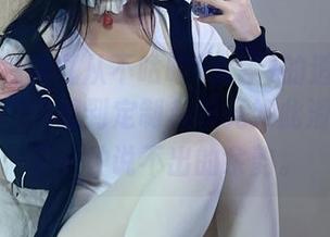 疯狂推荐阿九从不咕咕(九言)的透明兔女郎图集，没想到定制起来竟如此滑稽，留下一种说不出的余韵。