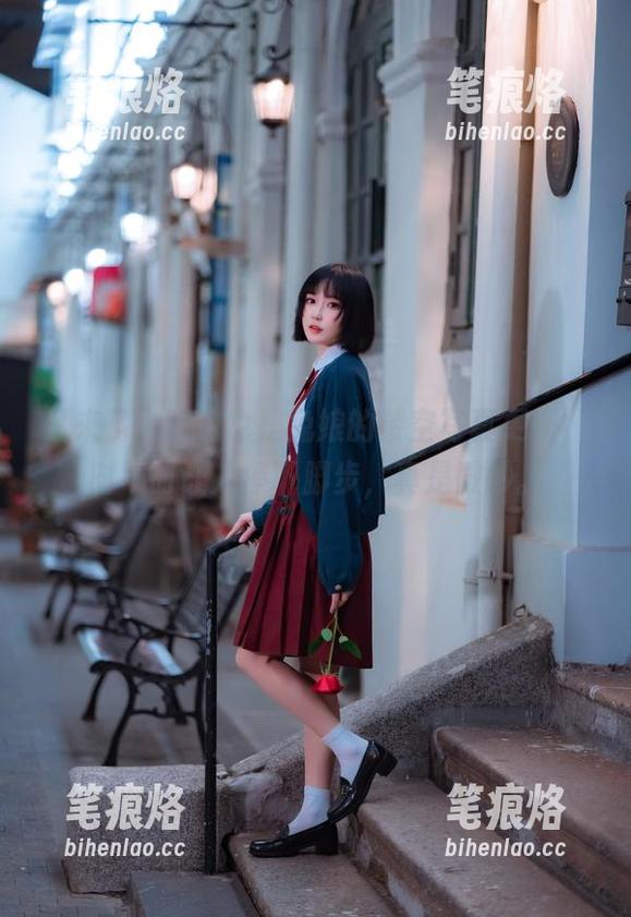 又来了，阿包也是兔娘的镂空写真更新，时不时让人停下脚步，真是微妙。