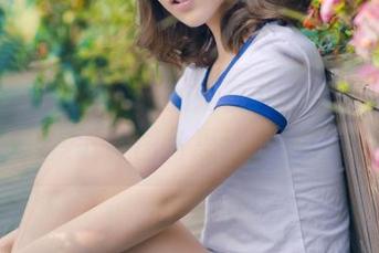 青豆客 – 空姐衣装的婕西儿，无圣光的背景下，图片思绪飞扬。