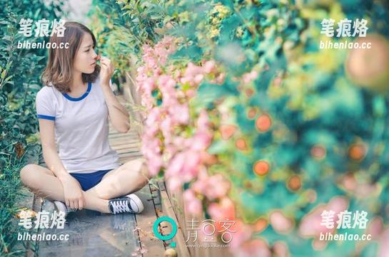 青豆客-张美荧 青豆客 - 免费图集,似乎张美荧在遛旗袍,同时也在遛了我的心…