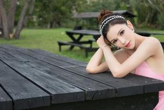 青豆客 – 赵伊彤水手服图包：轻松抵达妄想的边缘
