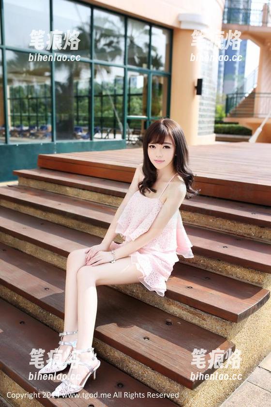 青豆客-黄可christine 青豆客 - 黄可christine精选写真:泳装、沙滩、然后…小沙雕形成!