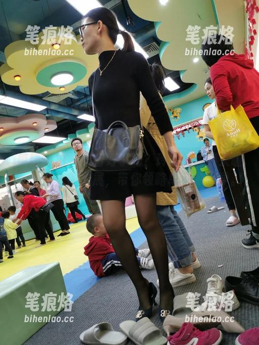 魔镜街拍-玲玲 魔镜街拍 - 准备好了吗?玲玲的图集来啦,一个人的车展,带你领略单身的哲学。