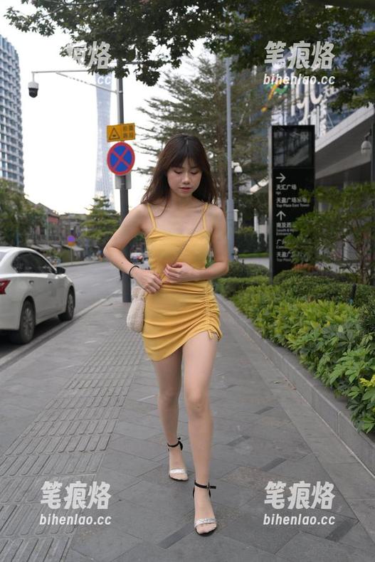 魔镜街拍 - 这一组双人图集，艾小青的套路太精致，让人想追问更多。