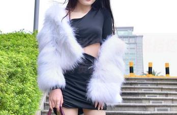 魔镜街拍玩转白色裙装，谁能抵挡这样美的资源？
